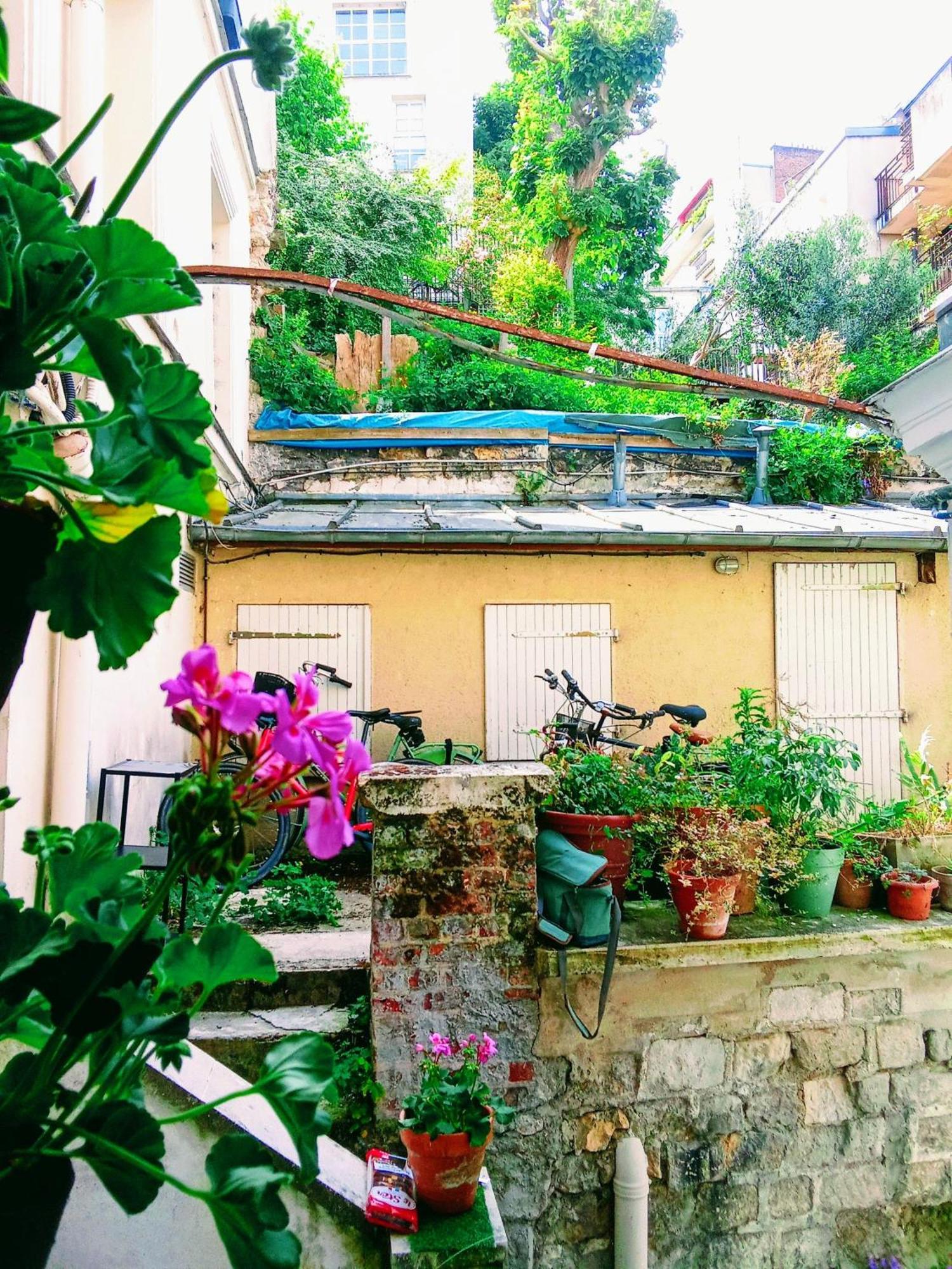 A Secret Garden In Montmartre *